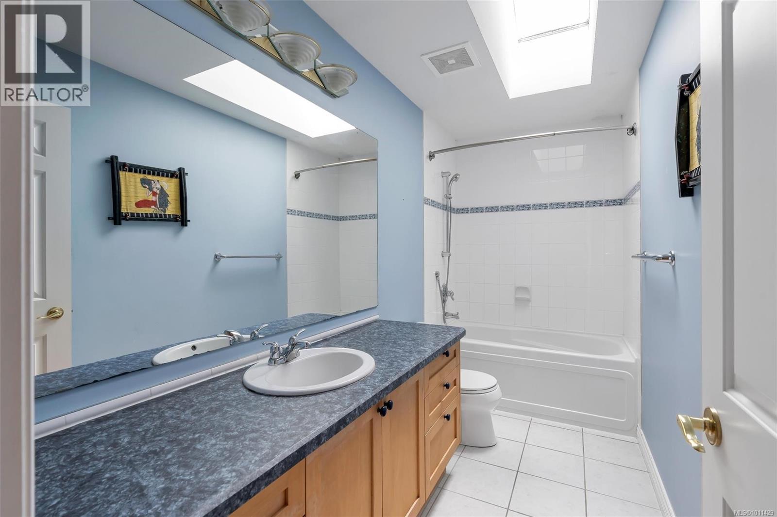 Photo 43 of 4248 Oakview Close, Saanich BC