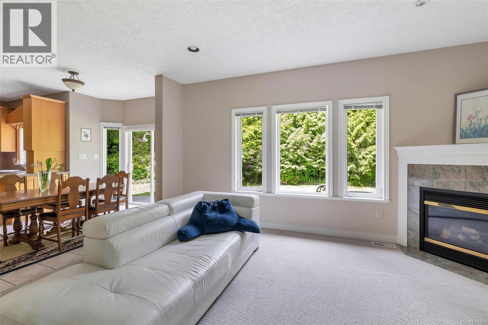 Photo 14 of 4248 Oakview Close, Saanich BC