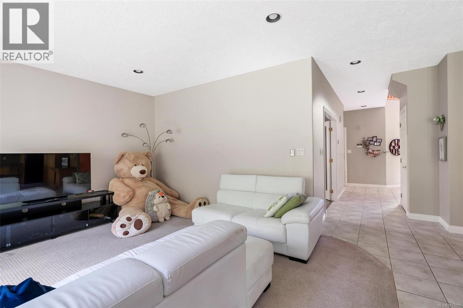 Photo 33 of 4248 Oakview Close, Saanich BC