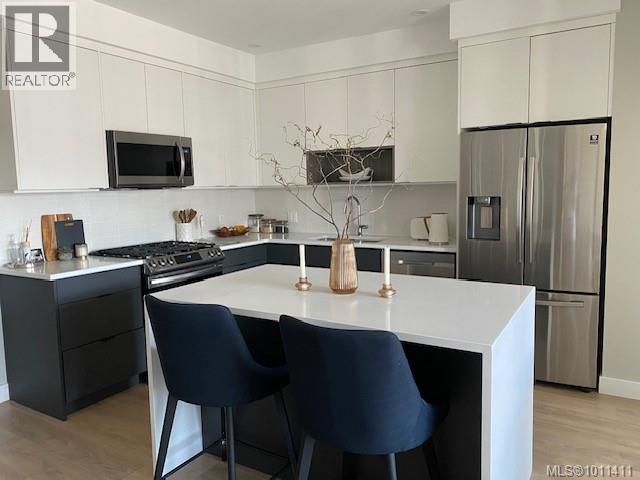 Photo 5 of 402 967 Whirlaway Cres, Langford BC