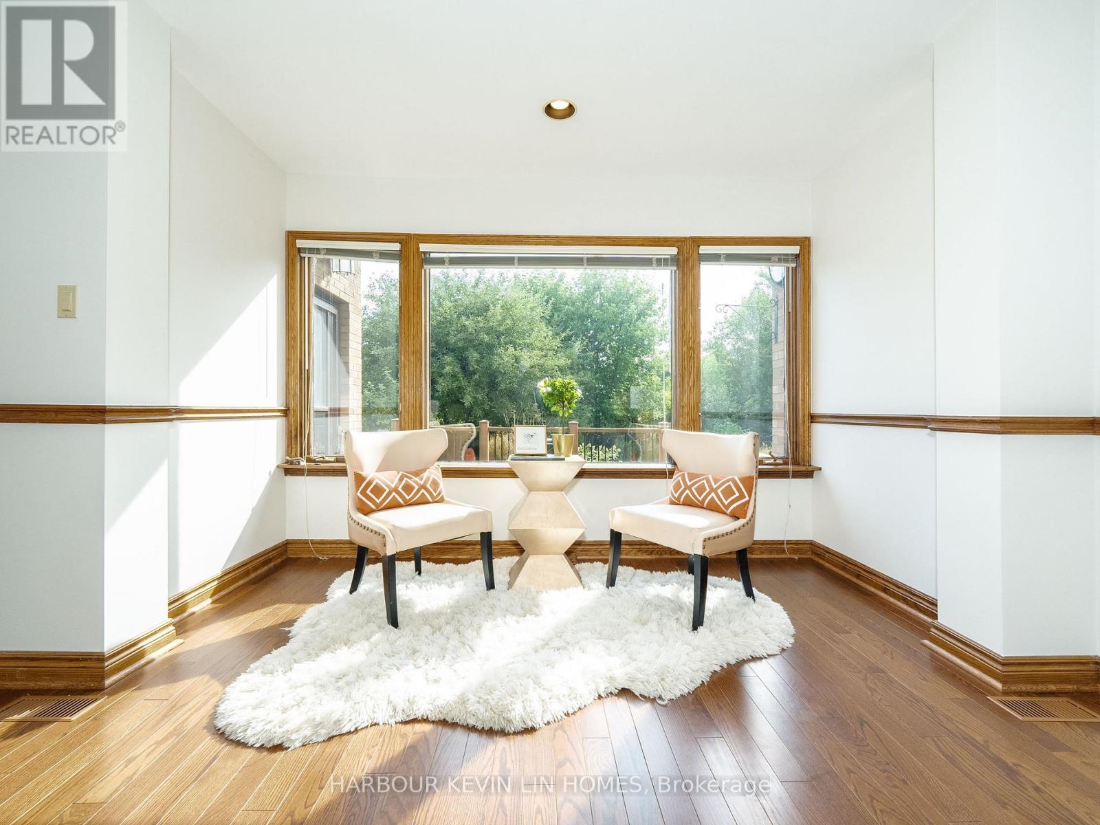 Photo 7 of 101 Leyburn Avenue, Richmond Hill ON