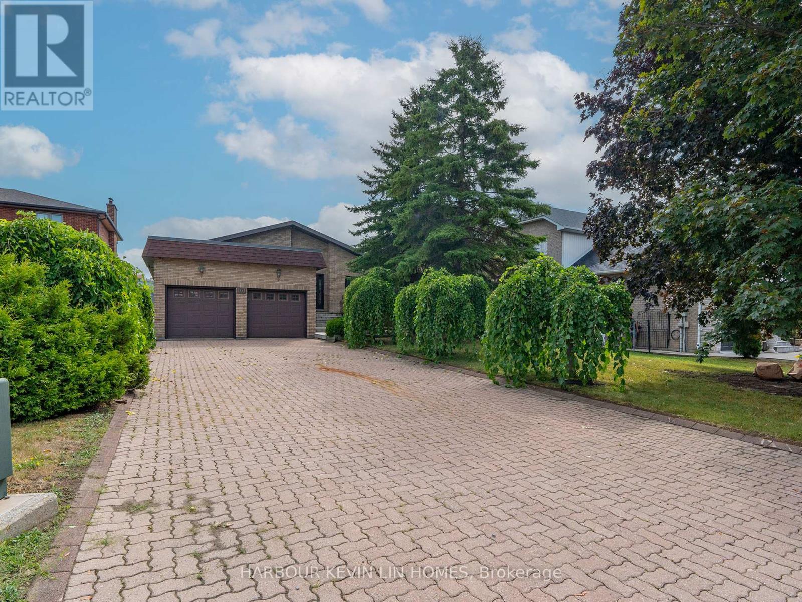 Photo 3 of 101 Leyburn Avenue, Richmond Hill ON