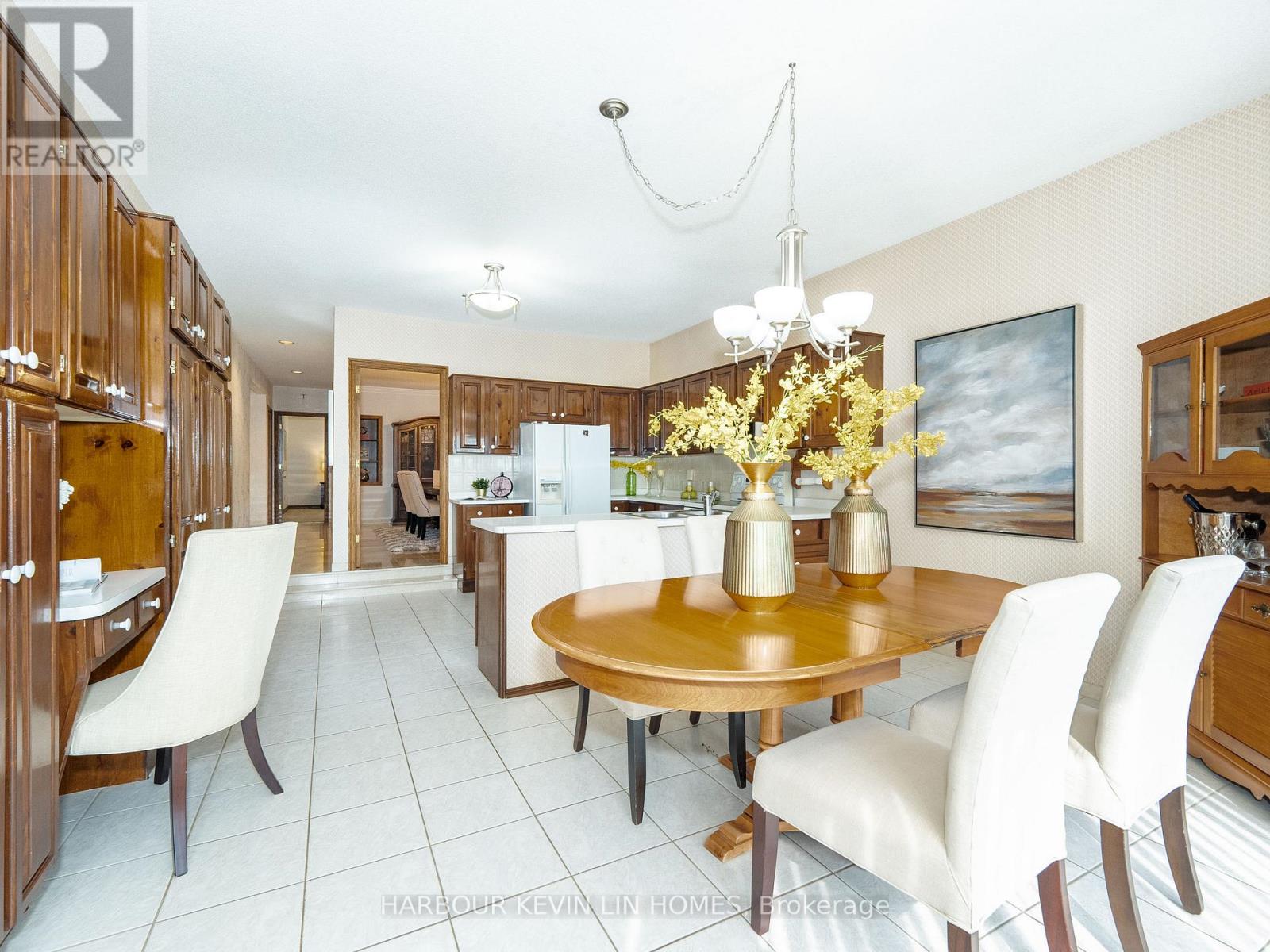 Photo 2 of 101 Leyburn Avenue, Richmond Hill ON