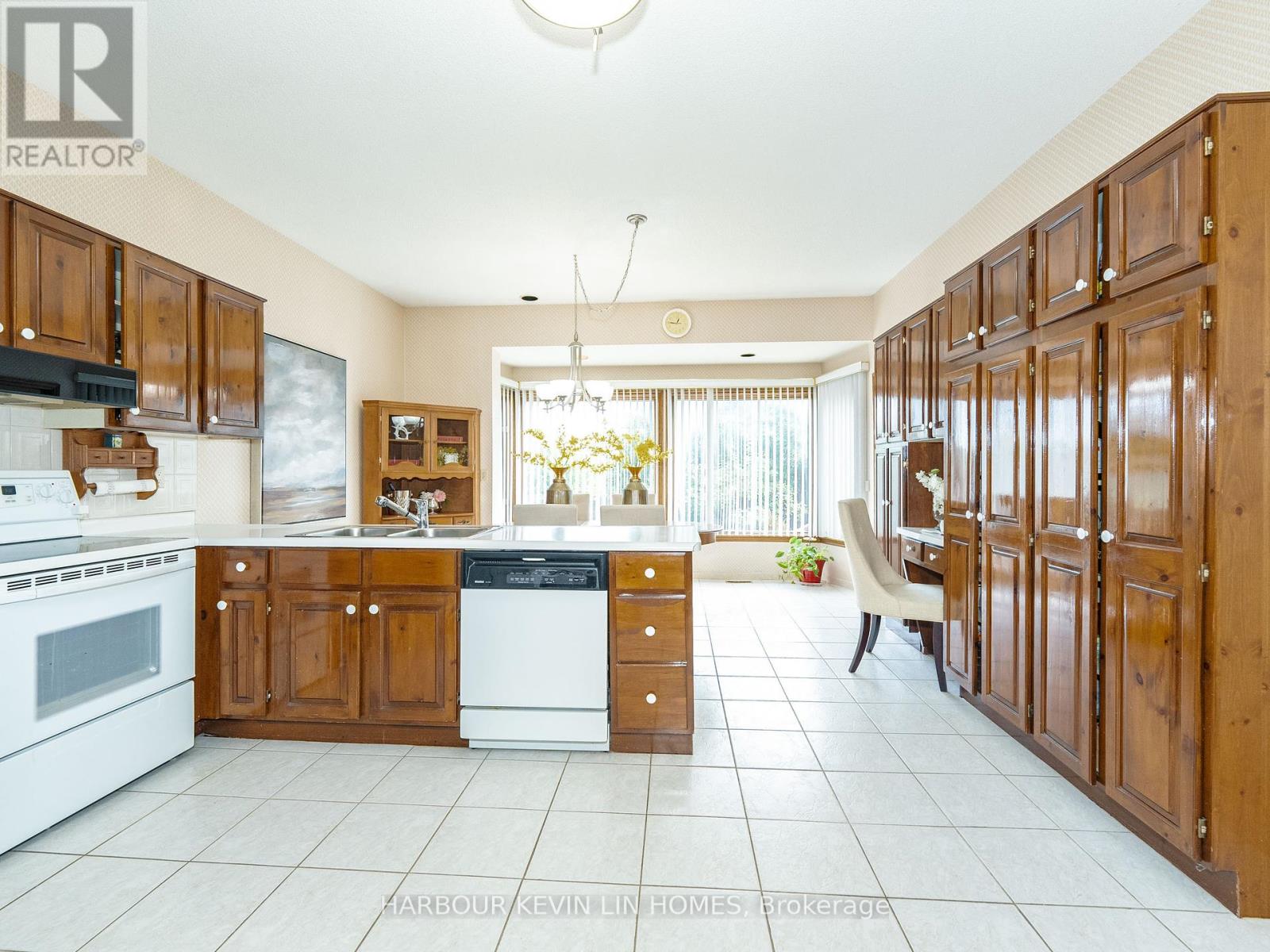 Photo 35 of 101 Leyburn Avenue, Richmond Hill ON