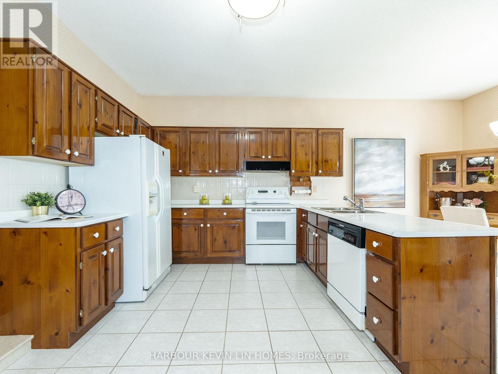 Photo 4 of 101 Leyburn Avenue, Richmond Hill ON