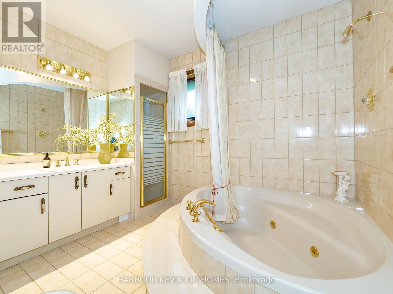 Photo 29 of 101 Leyburn Avenue, Richmond Hill ON