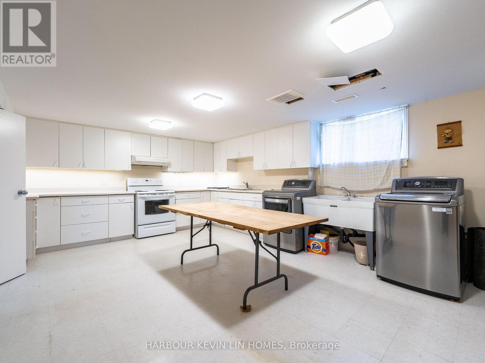 Photo 6 of 101 Leyburn Avenue, Richmond Hill ON