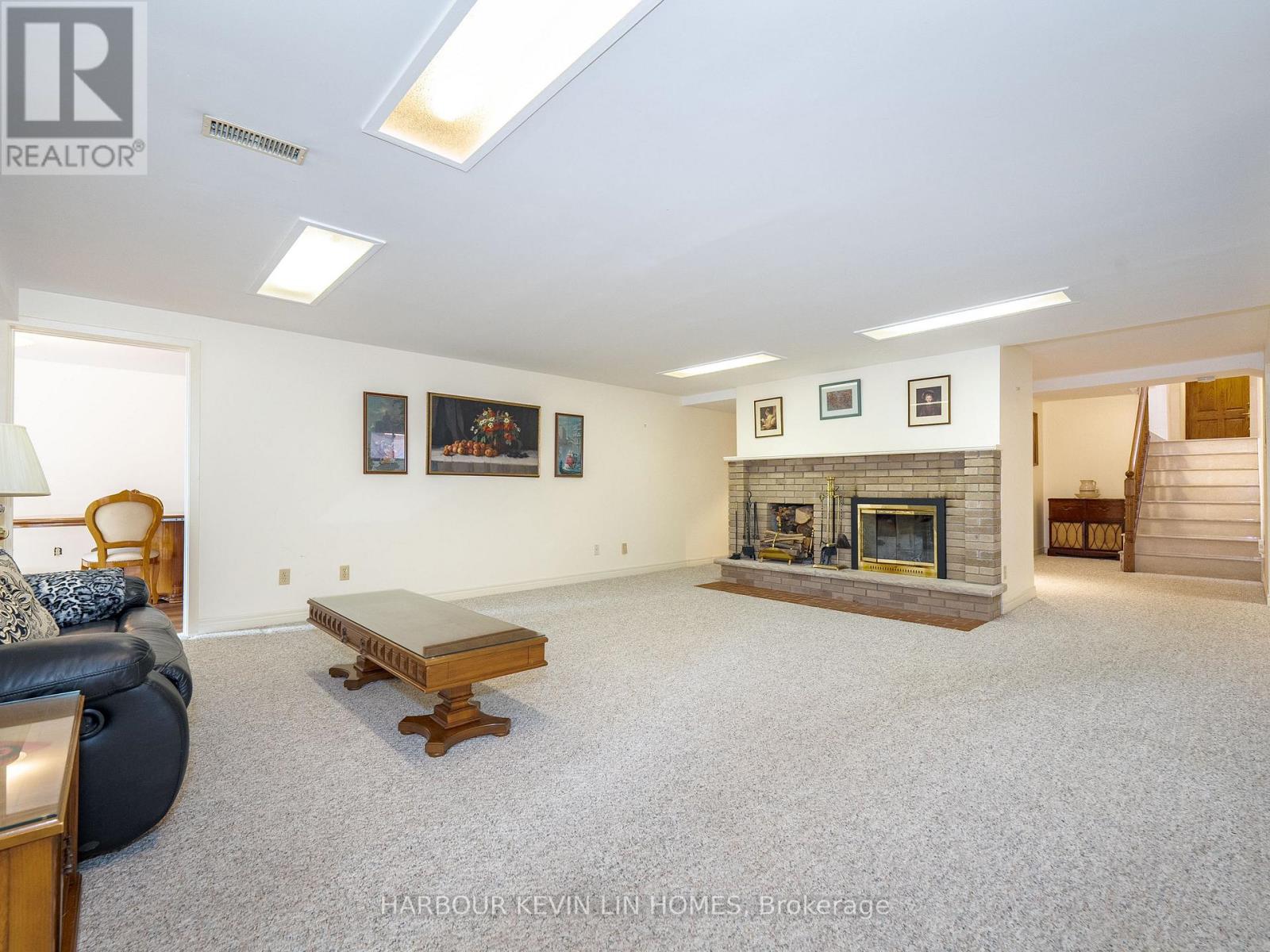 Photo 11 of 101 Leyburn Avenue, Richmond Hill ON