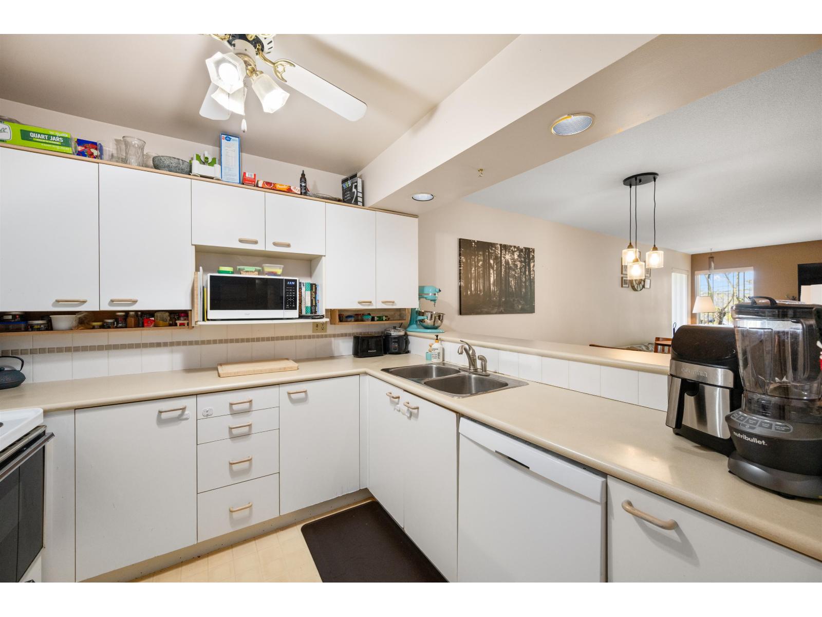 Photo 13 of 304 15717 Marine Drive, White Rock BC
