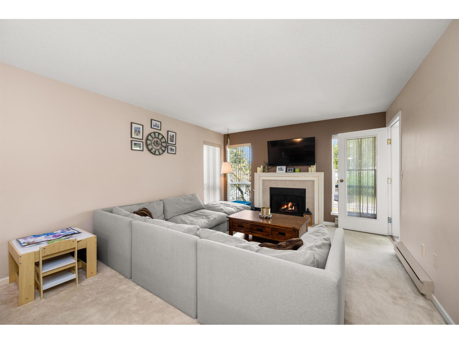 Photo 6 of 304 15717 Marine Drive, White Rock BC