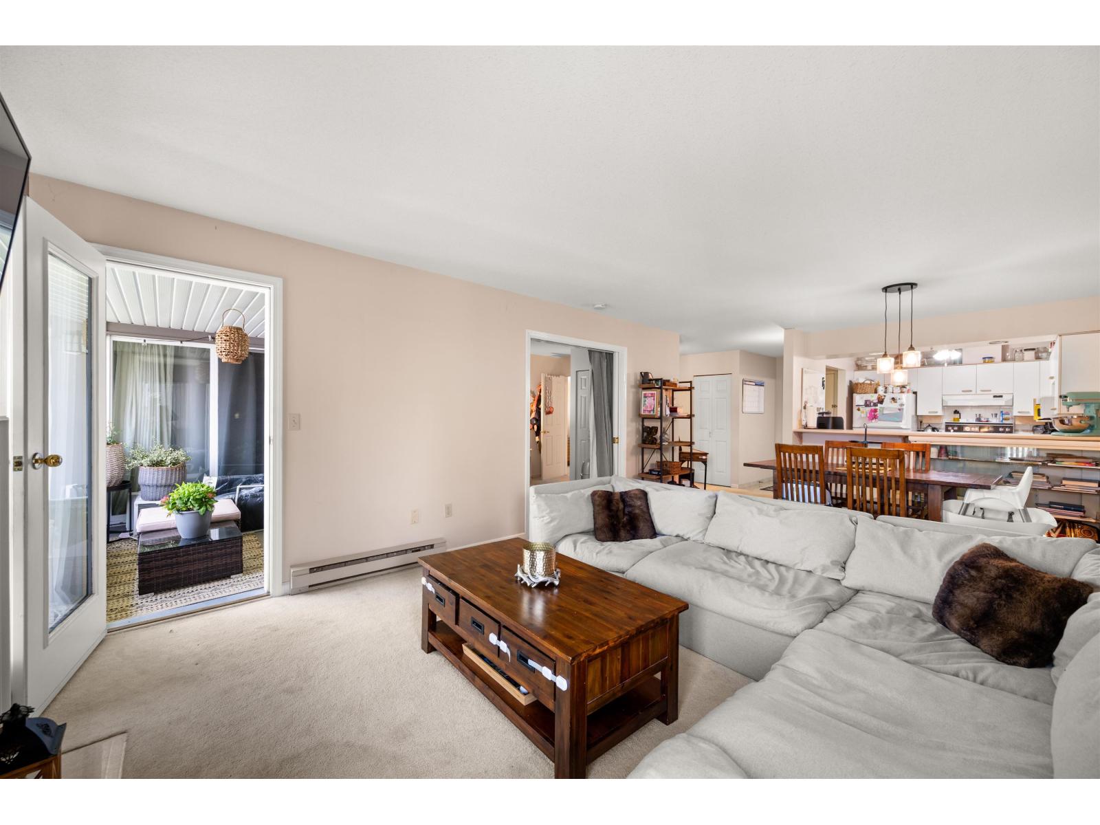 Photo 2 of 304 15717 Marine Drive, White Rock BC