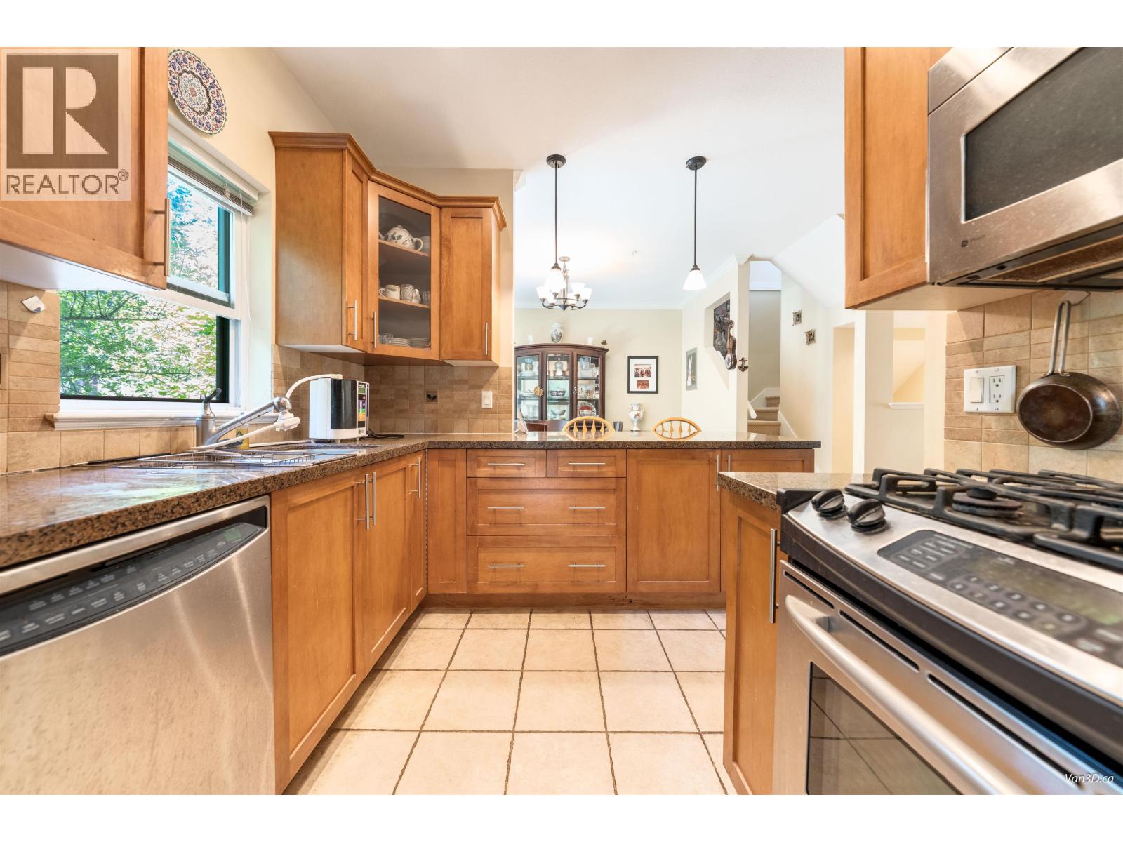 Photo 14 of 15 3150 Sunnyhurst Road, North Vancouver BC
