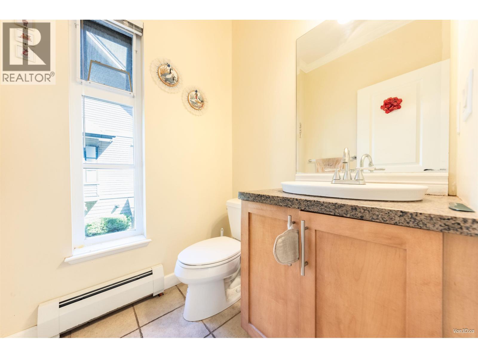 Photo 4 of 15 3150 Sunnyhurst Road, North Vancouver BC