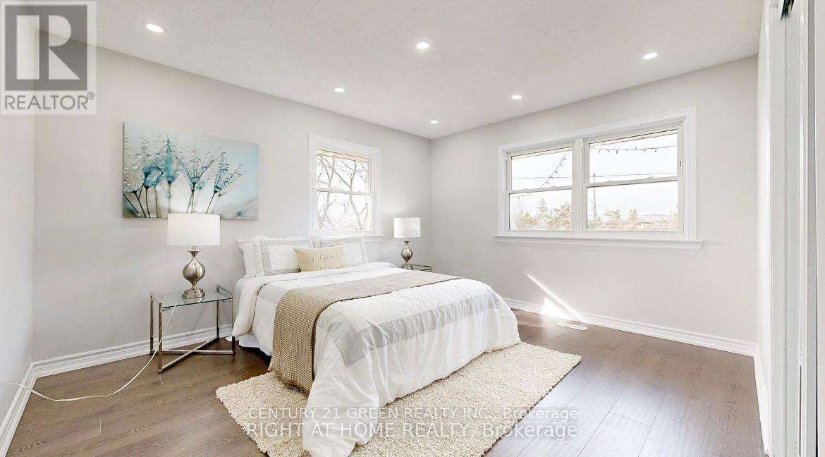 Photo 7 of Main 1813 Rossland Road E, Whitby ON
