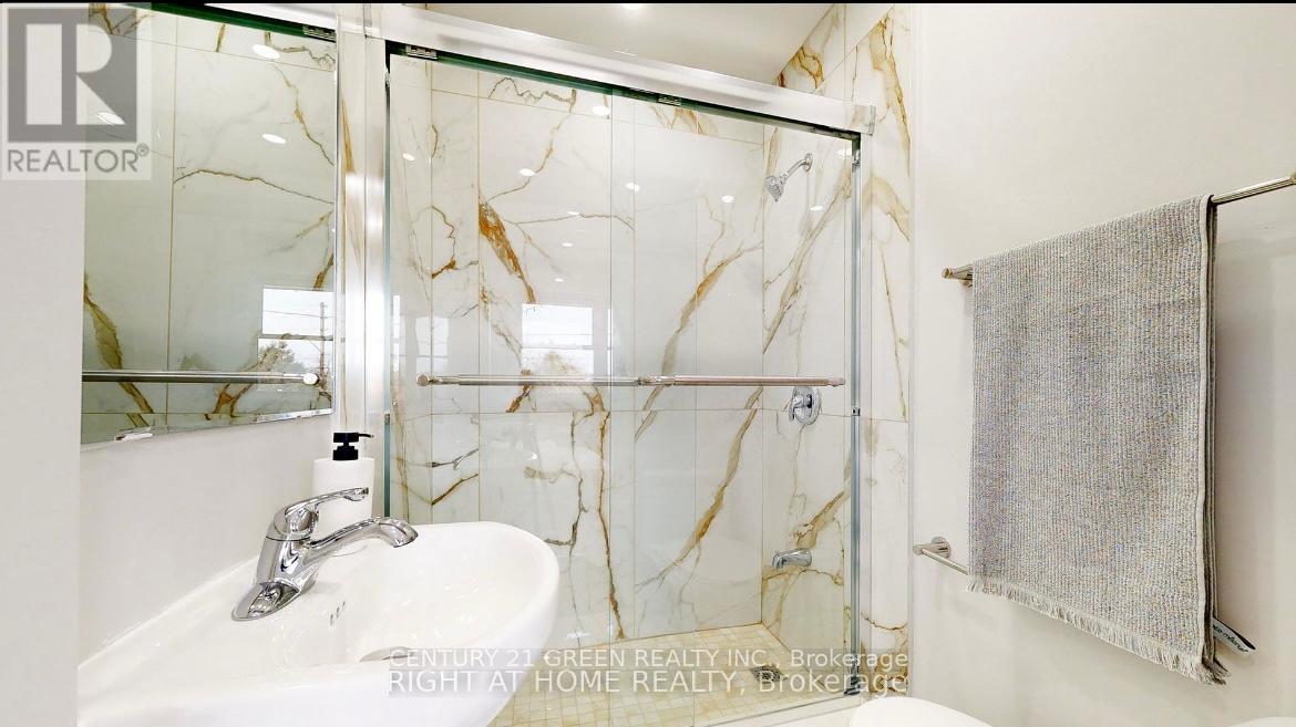 Photo 12 of Main 1813 Rossland Road E, Whitby ON