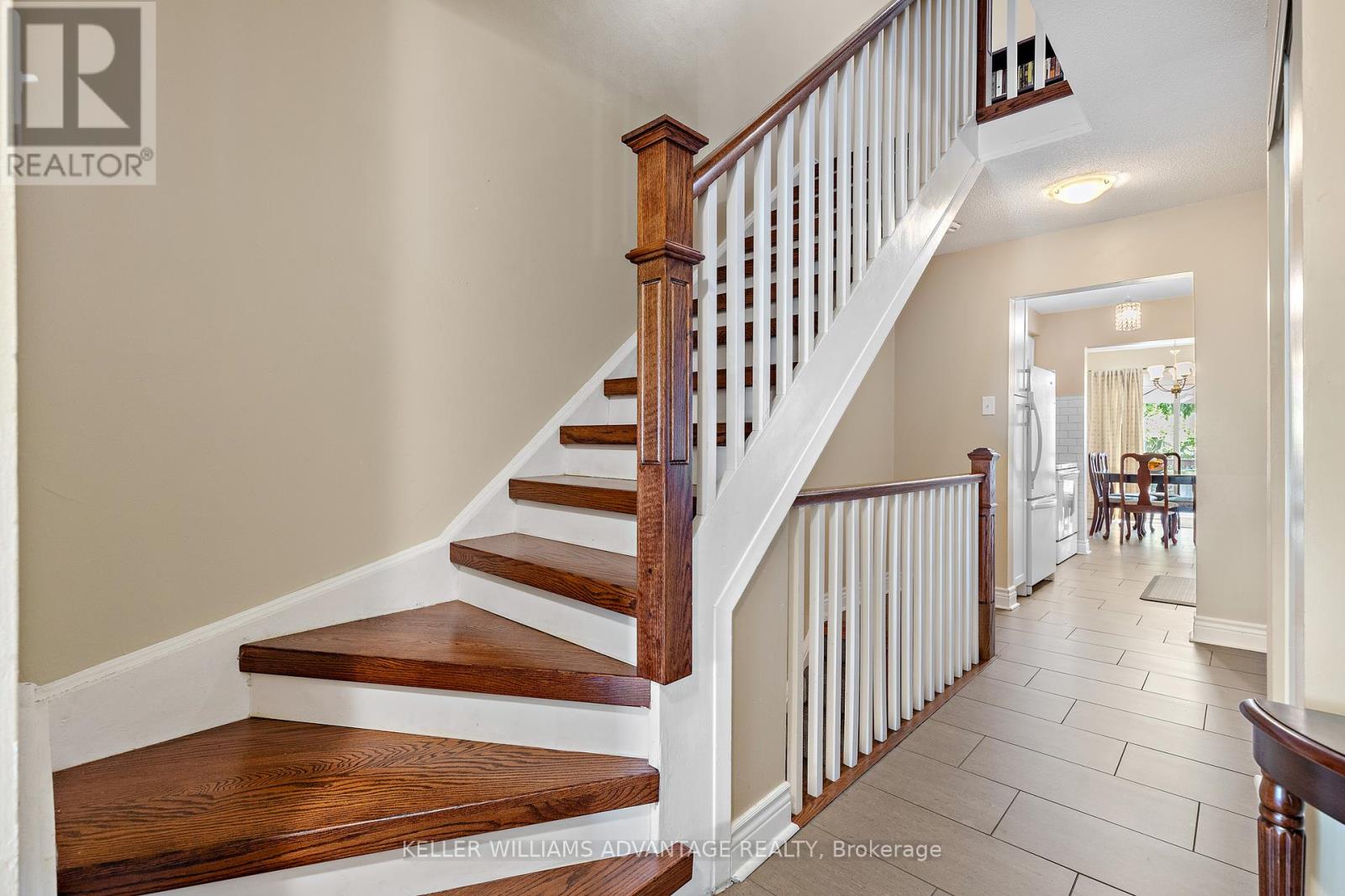 Photo 4 of 17 1051 Sandhurst Circle, Toronto ON