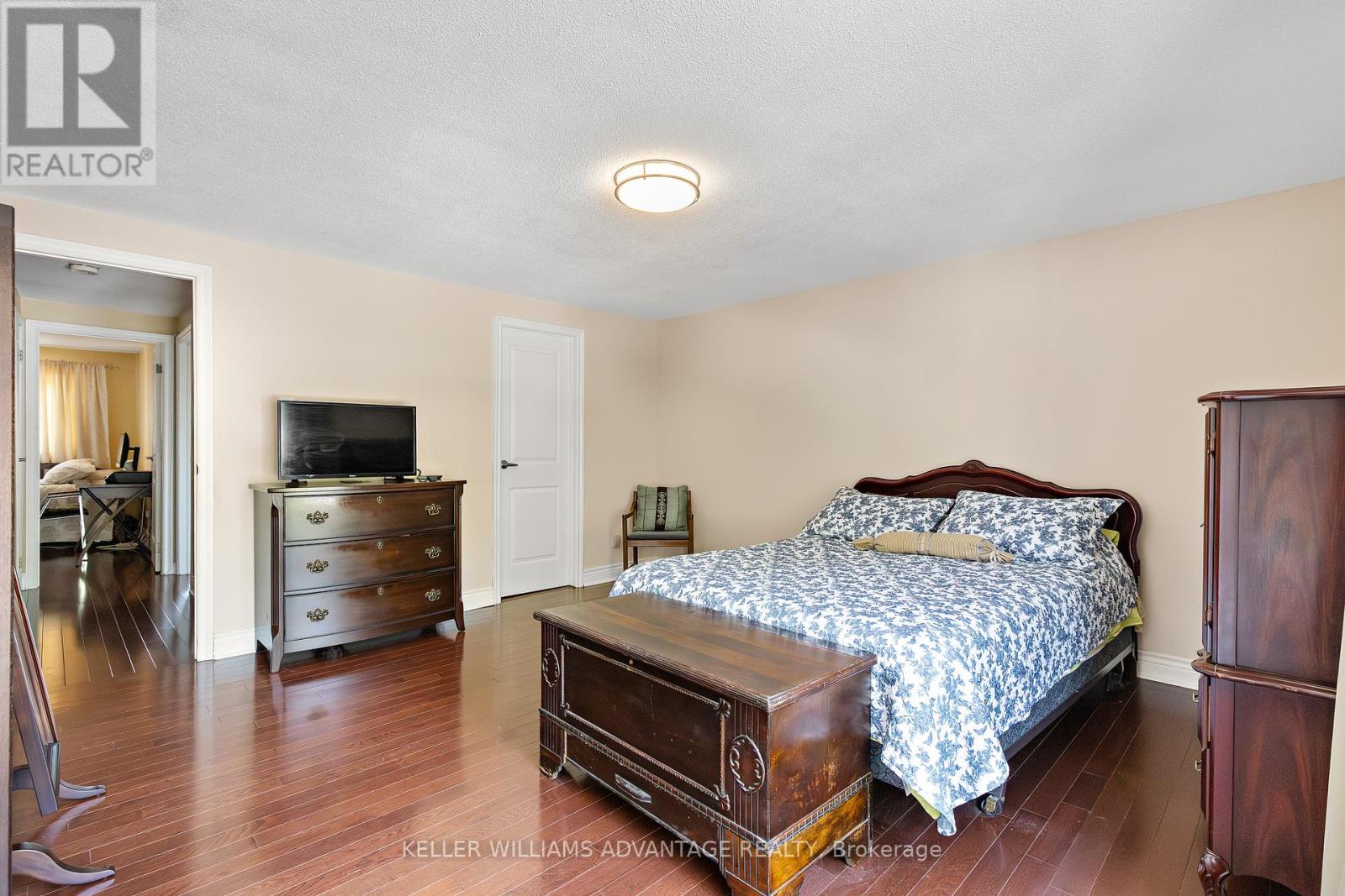 Photo 9 of 17 1051 Sandhurst Circle, Toronto ON