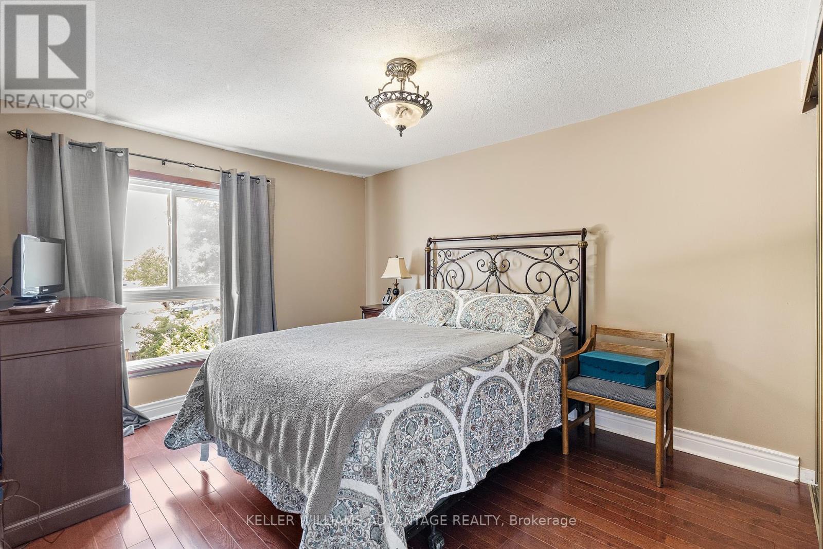 Photo 18 of 17 1051 Sandhurst Circle, Toronto ON