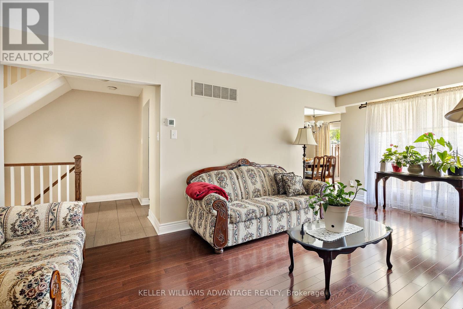 Photo 14 of 17 1051 Sandhurst Circle, Toronto ON