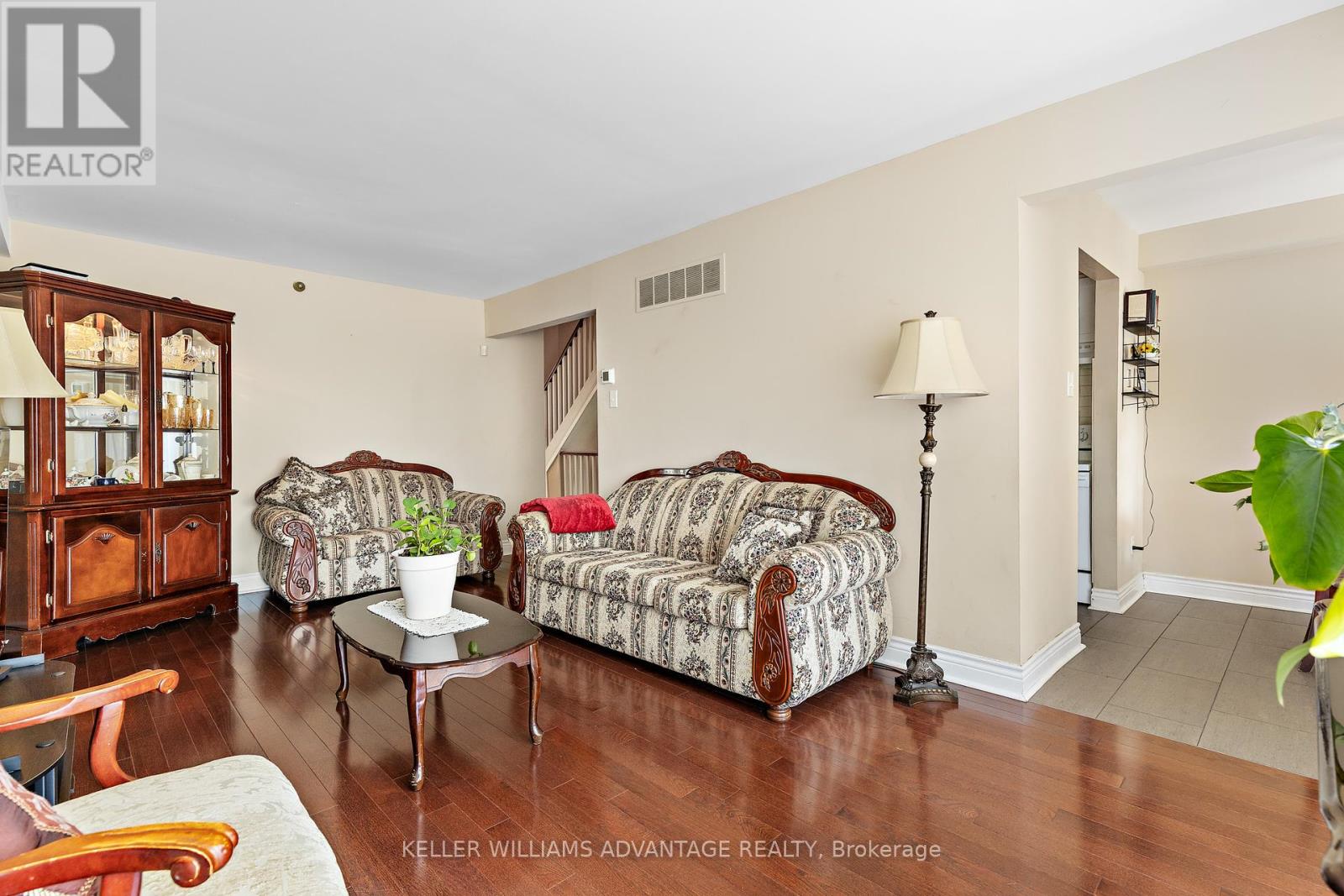 Photo 13 of 17 1051 Sandhurst Circle, Toronto ON