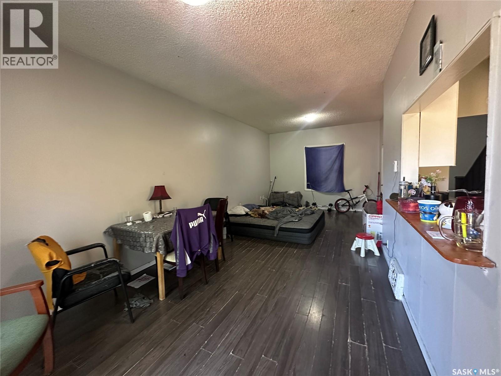 Photo 2 of 720 Cameron Street, Regina SK