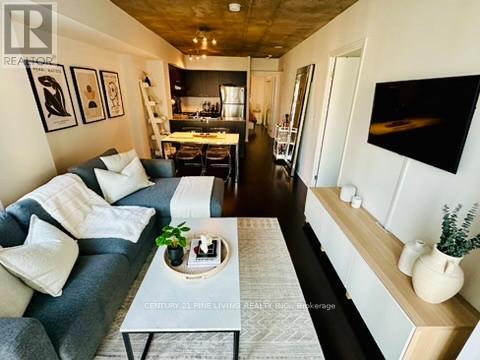 Photo 3 of 22 Wellesley Street E, Toronto ON