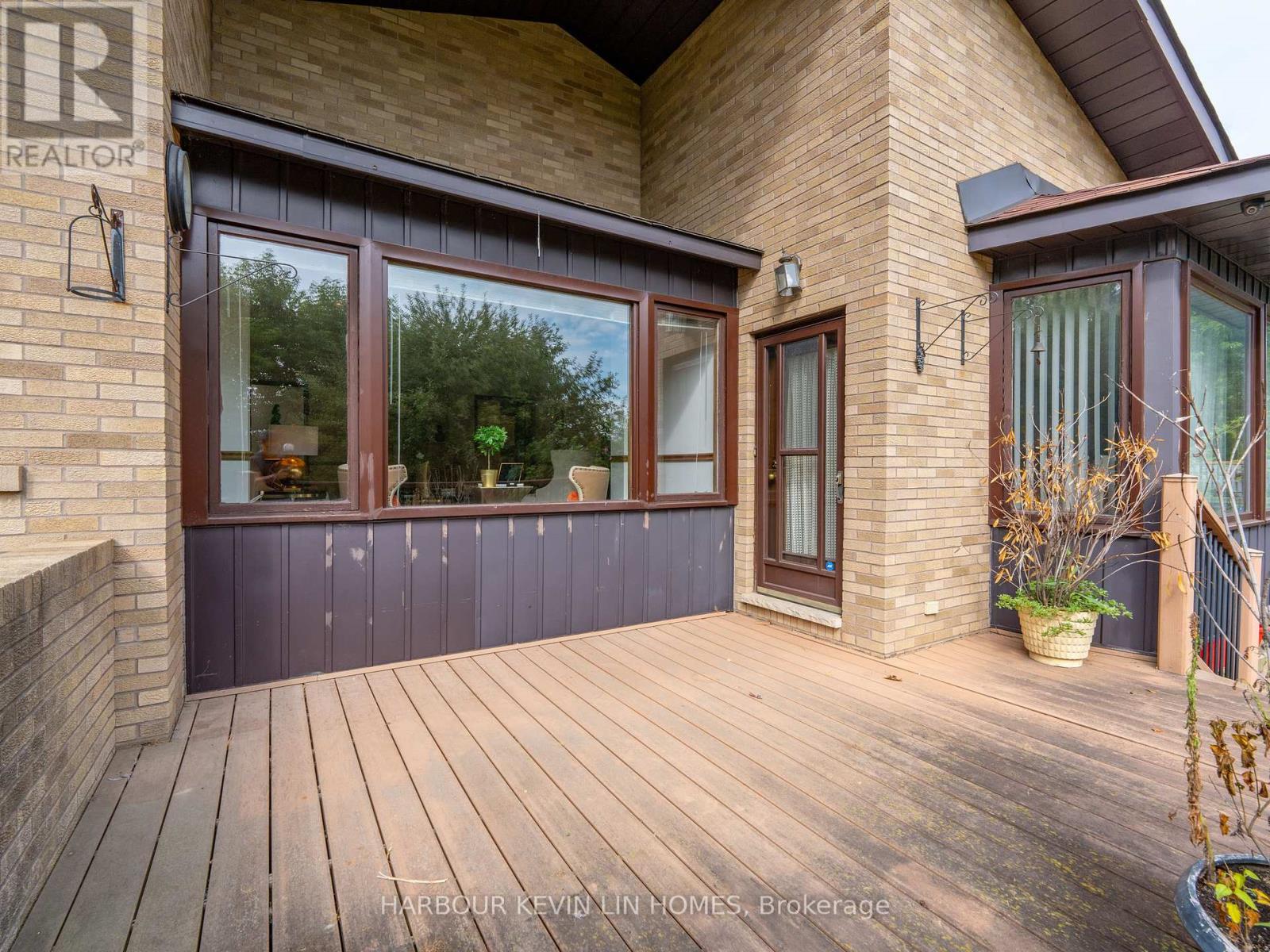 Photo 37 of 101 Leyburn Avenue, Richmond Hill ON