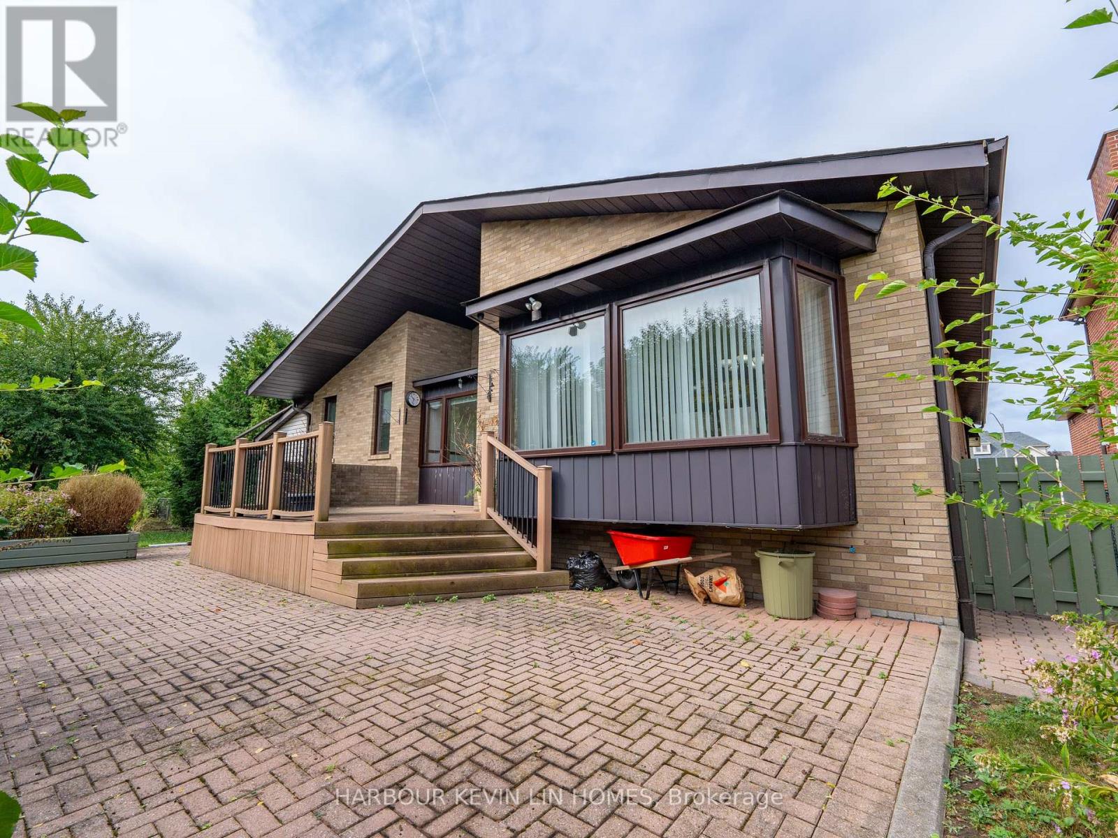 Photo 36 of 101 Leyburn Avenue, Richmond Hill ON