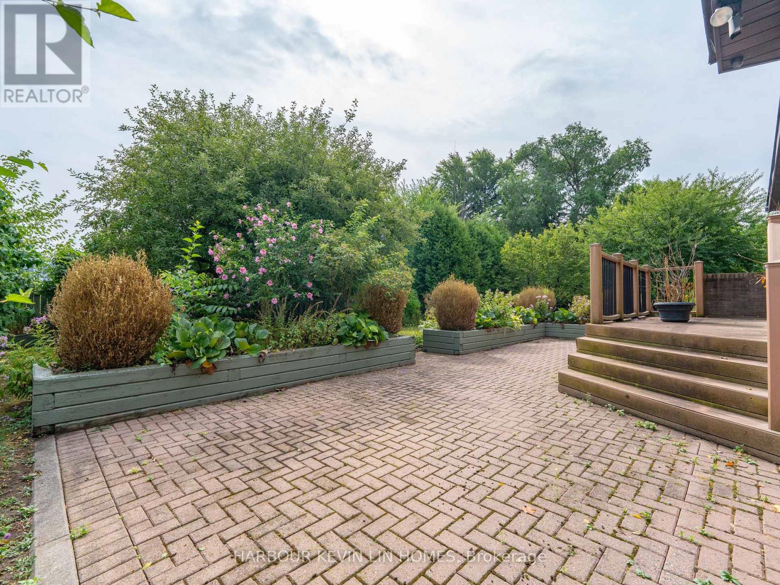 Photo 8 of 101 Leyburn Avenue, Richmond Hill ON