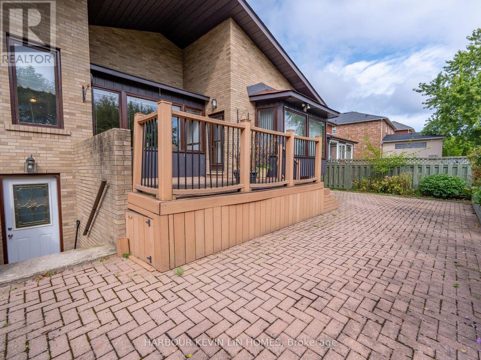 Photo 15 of 101 Leyburn Avenue, Richmond Hill ON
