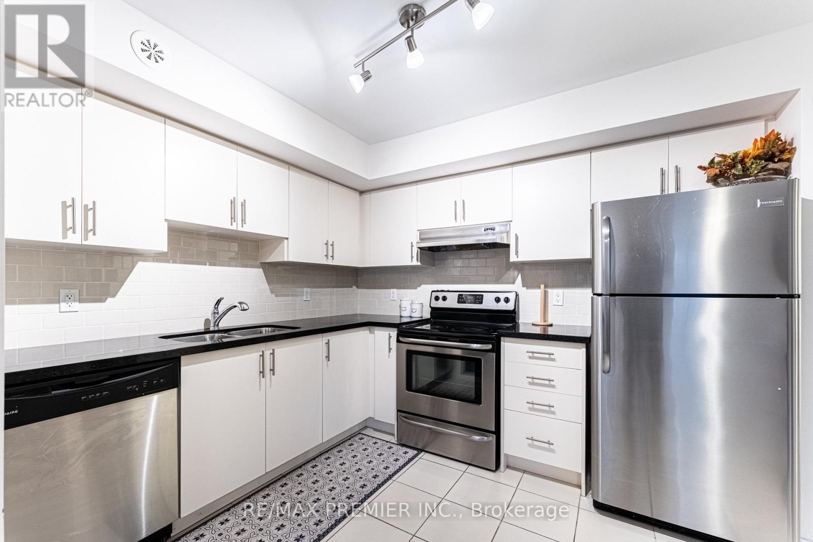 Photo 12 of B 02 26 Bruce Street, Vaughan ON