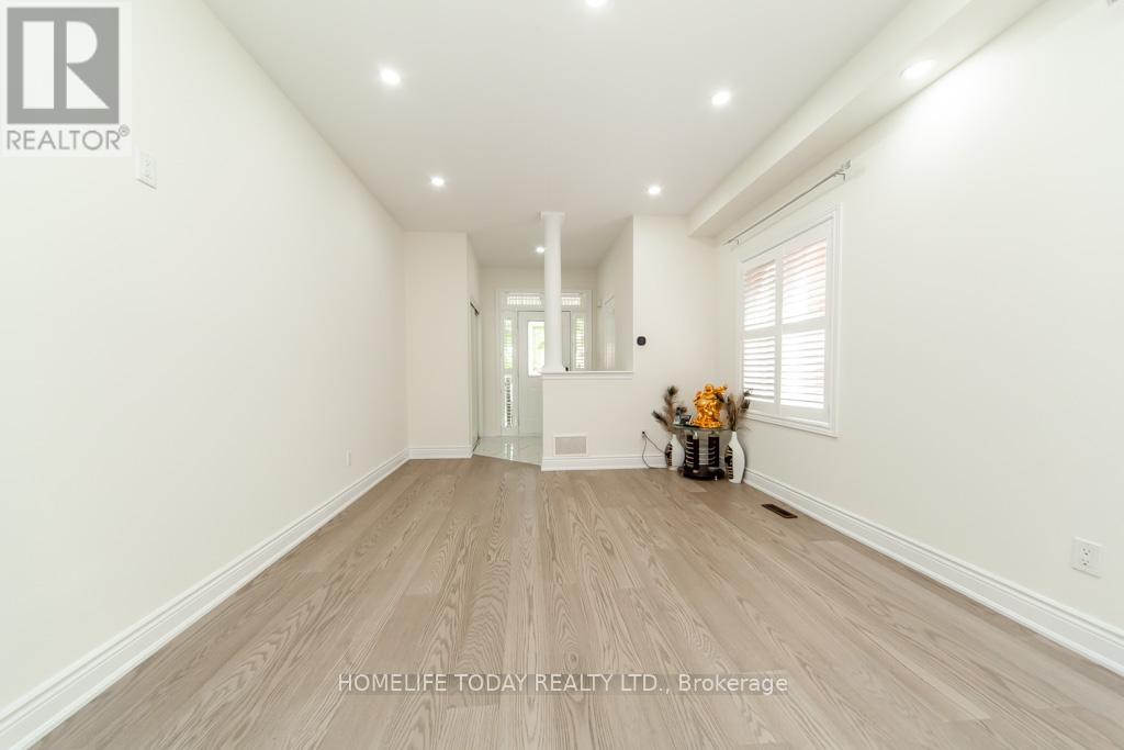 Photo 5 of 6 Fiorentina Avenue, Vaughan ON