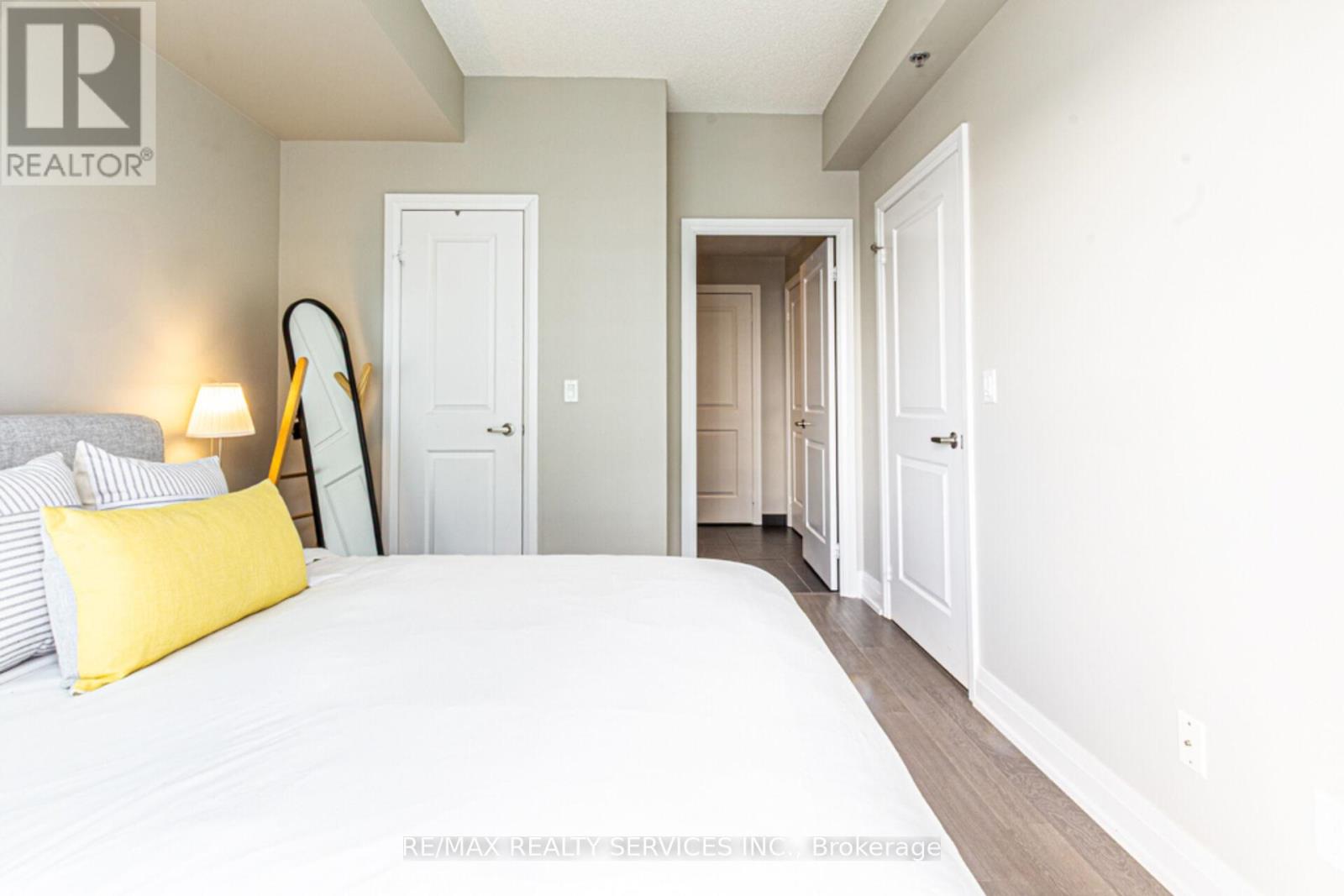 Photo 16 of 1507 65 Speers Road, Oakville ON