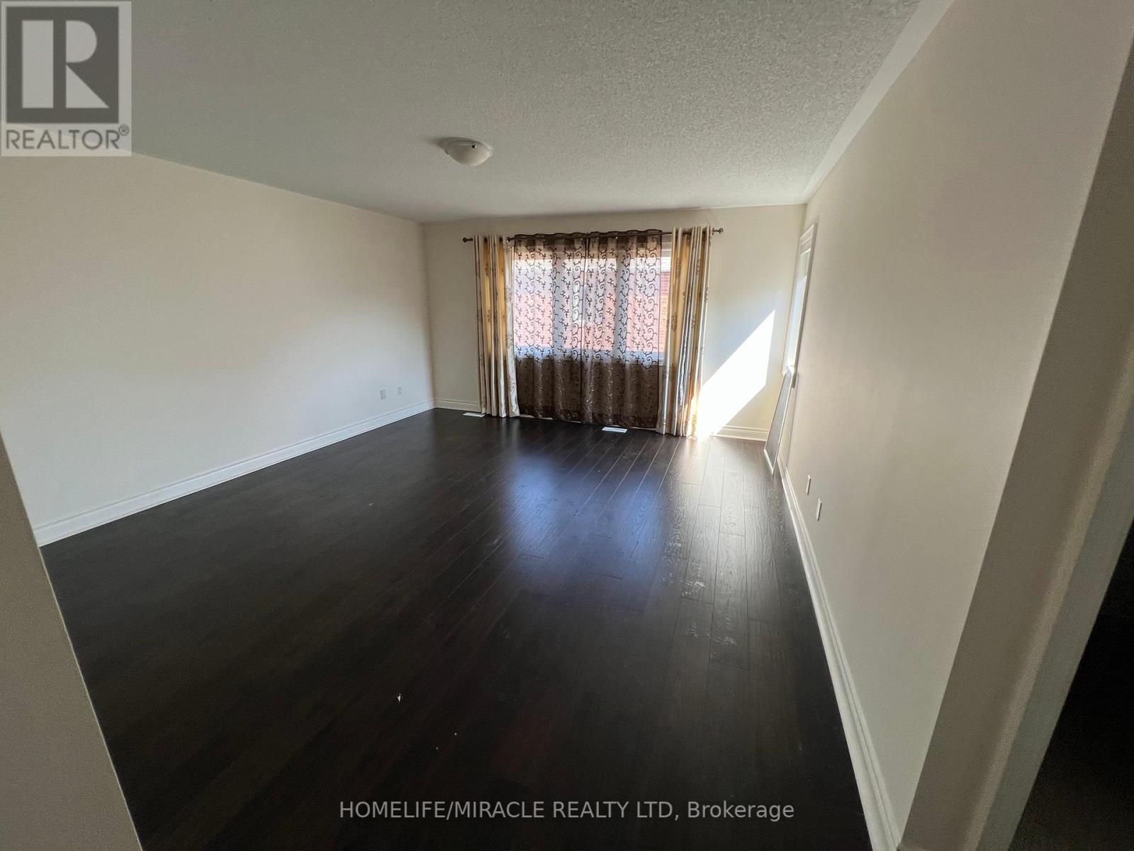 Photo 11 of 3 Elwin Road, Brampton ON