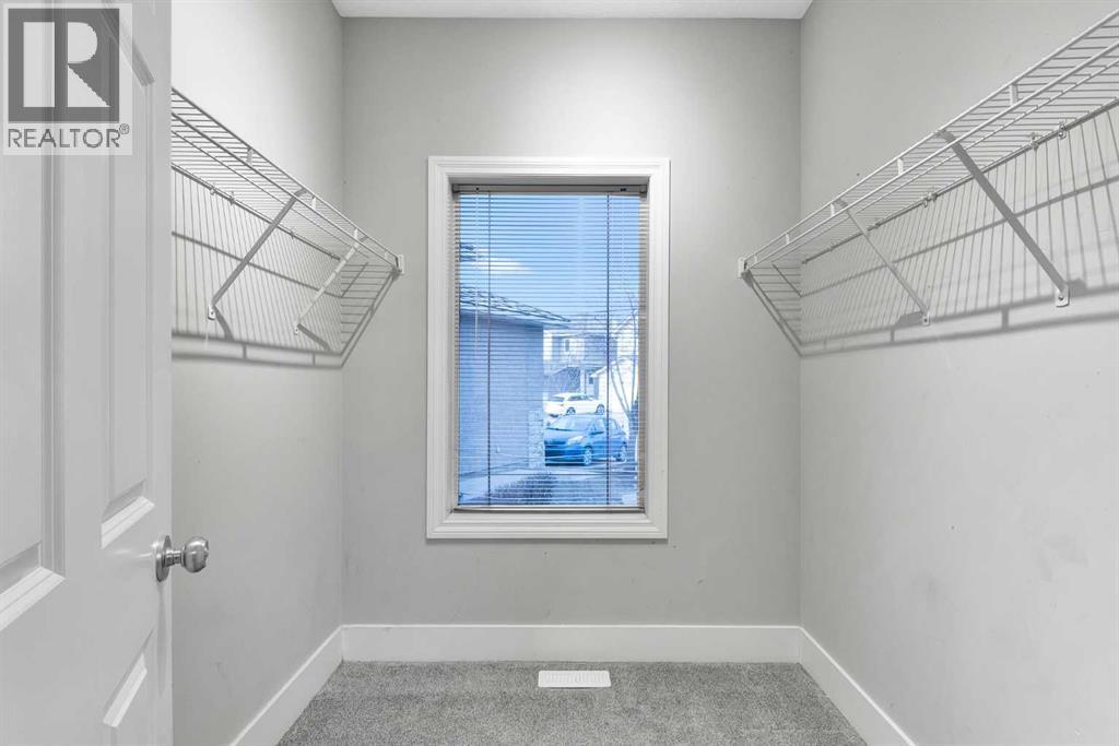 197 Royal Crest View NW, Calgary, Alberta