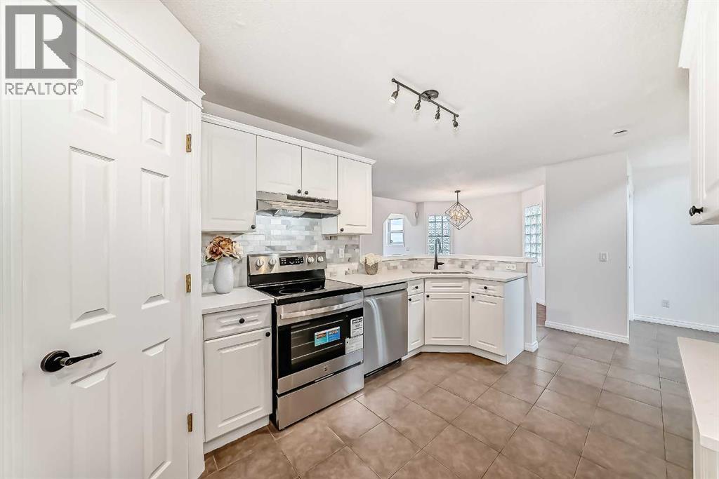 Single Family House for Sale in  Hidden Ranch Close NW Hidden Valley Calgary 