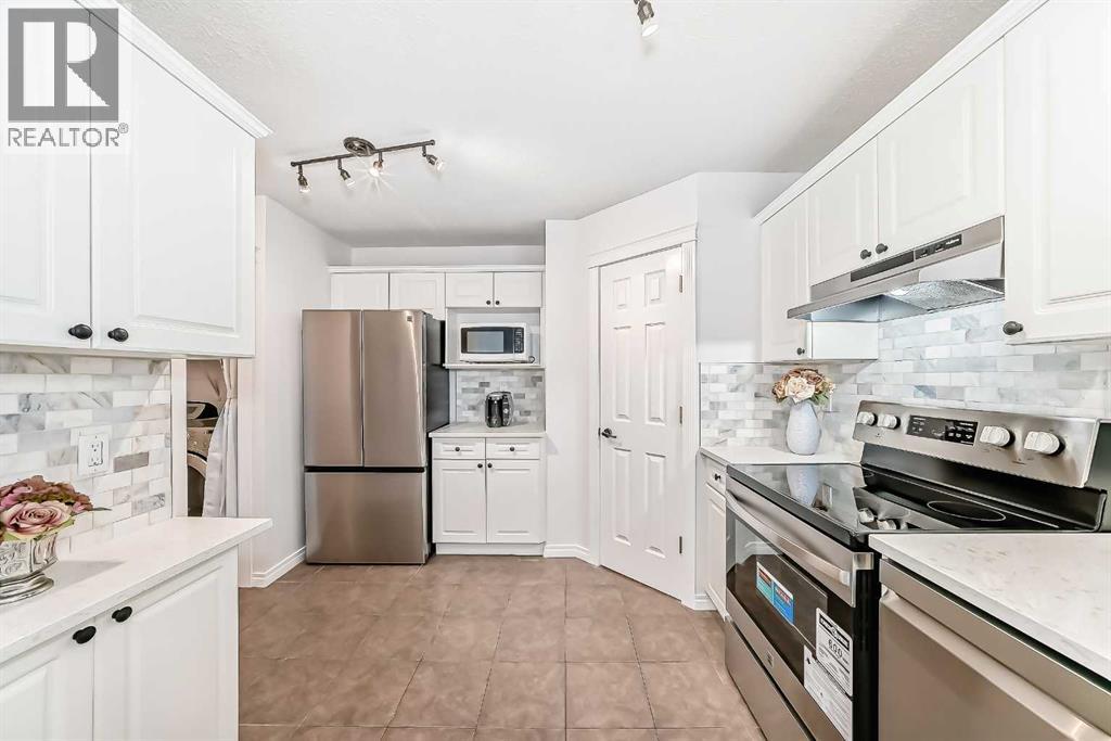 Single Family House for Sale in  Hidden Ranch Close NW Hidden Valley Calgary 