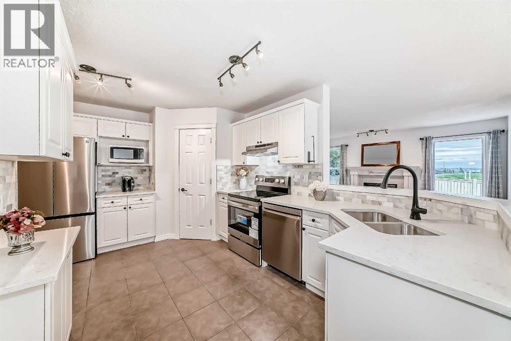 Single Family House for Sale in  Hidden Ranch Close NW Hidden Valley Calgary 