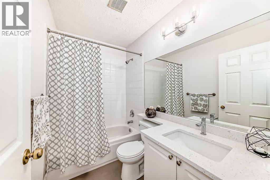 Single Family House for Sale in  Hidden Ranch Close NW Hidden Valley Calgary 