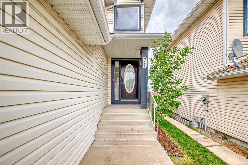 Single Family House for Sale in  Hidden Ranch Close NW Hidden Valley Calgary 