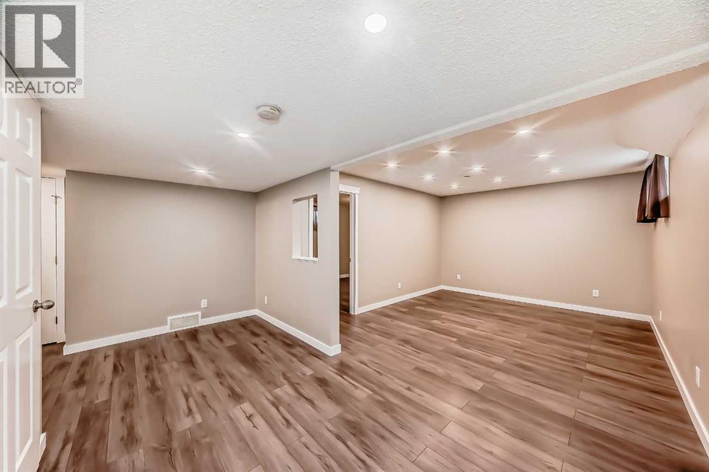 Single Family House for Sale in  Hidden Ranch Close NW Hidden Valley Calgary 