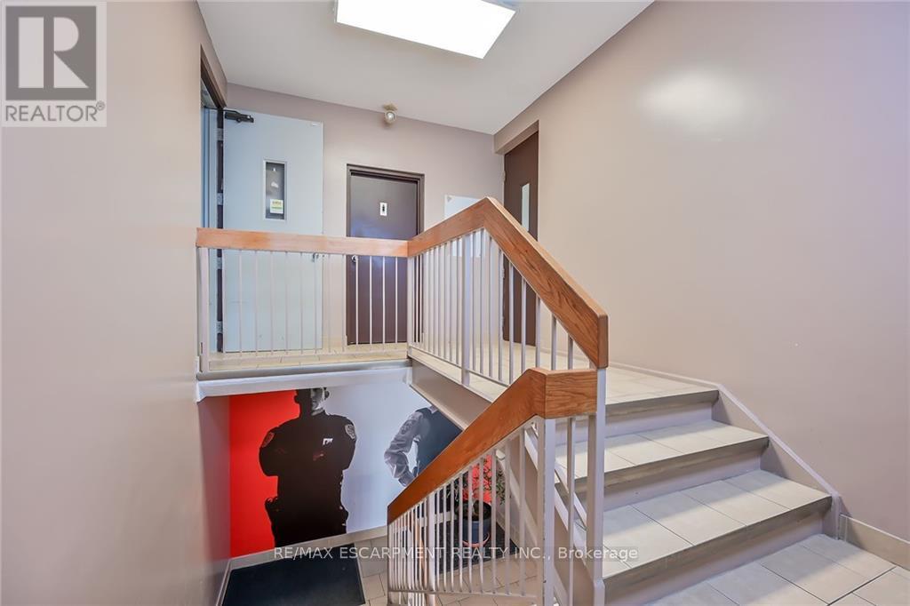 Photo 31 of 54 Centennial Parkway N, Hamilton ON