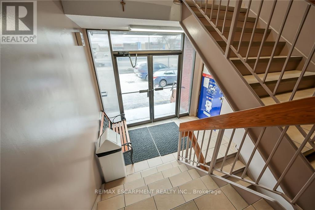 Photo 49 of 54 Centennial Parkway N, Hamilton ON
