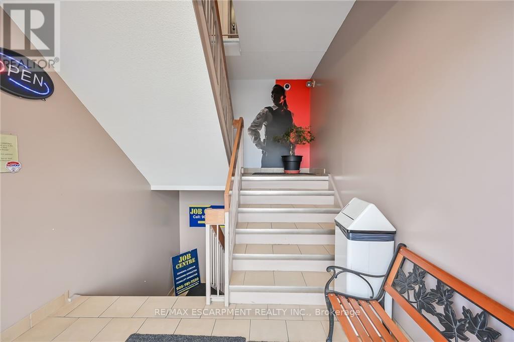 Photo 28 of 54 Centennial Parkway N, Hamilton ON