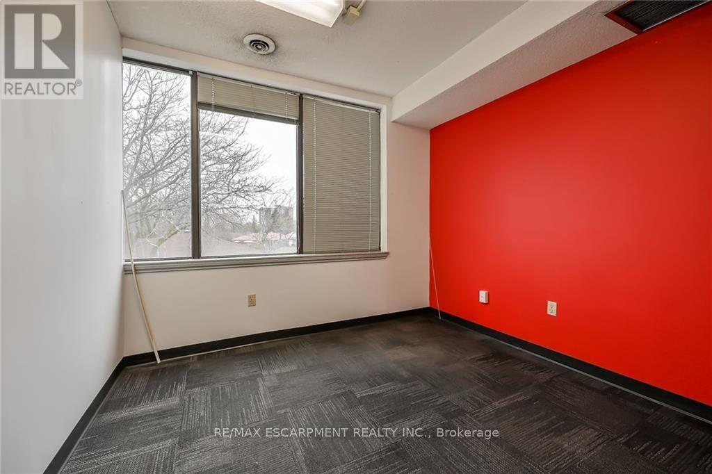 Photo 45 of 54 Centennial Parkway N, Hamilton ON