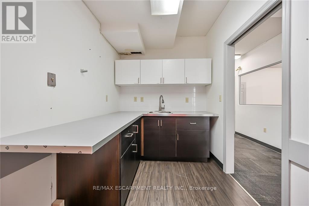 Photo 25 of 54 Centennial Parkway N, Hamilton ON