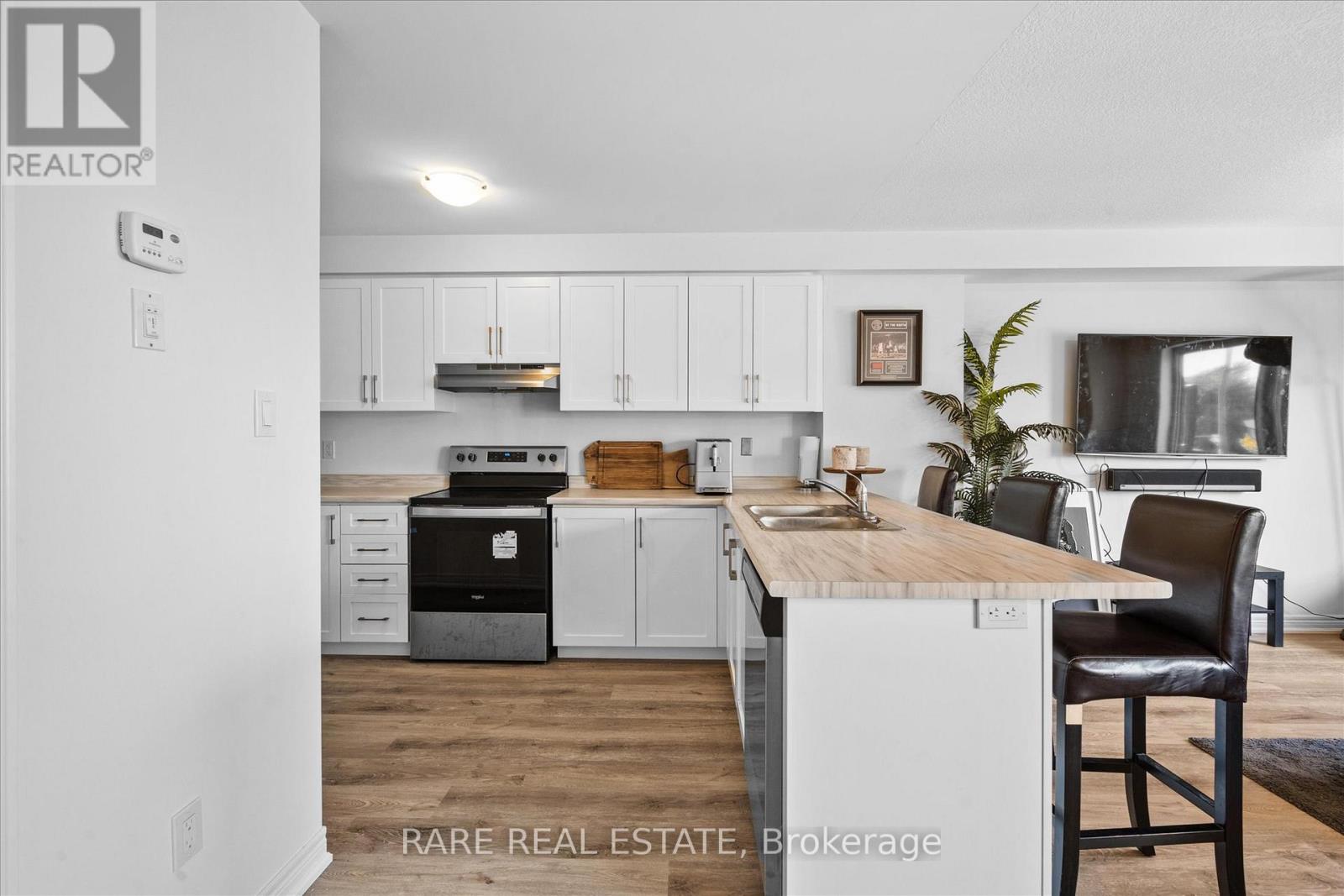 Photo 10 of 112 Dryden Lane, Hamilton ON