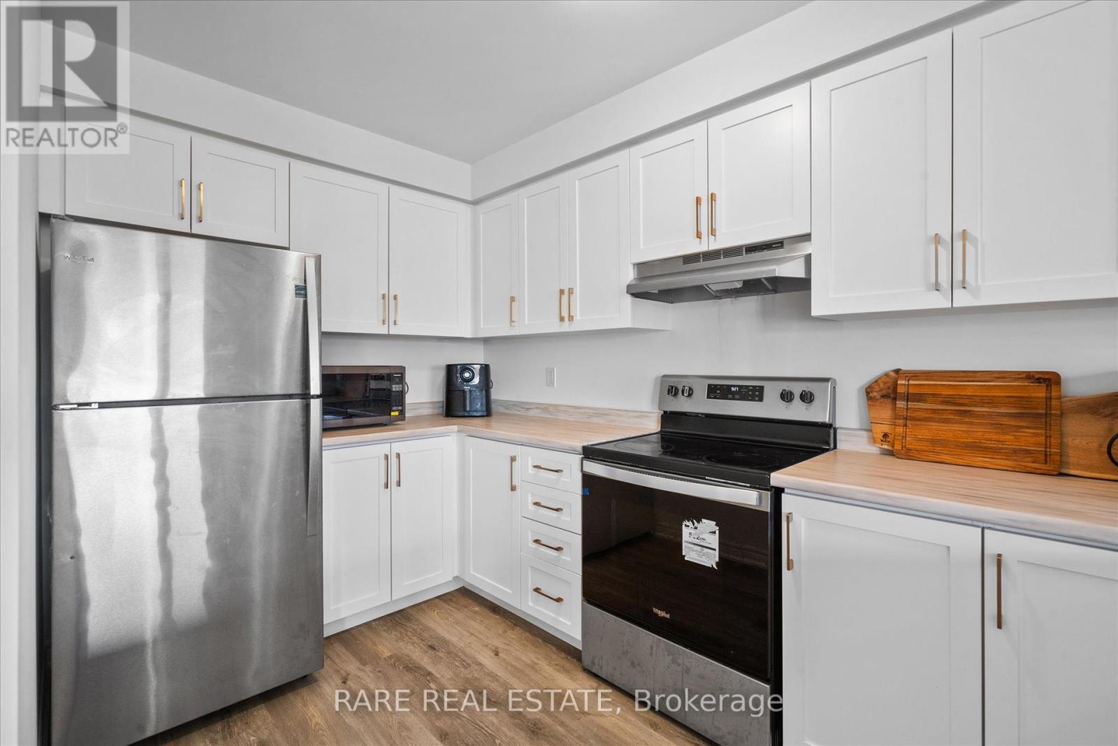 Photo 11 of 112 Dryden Lane, Hamilton ON