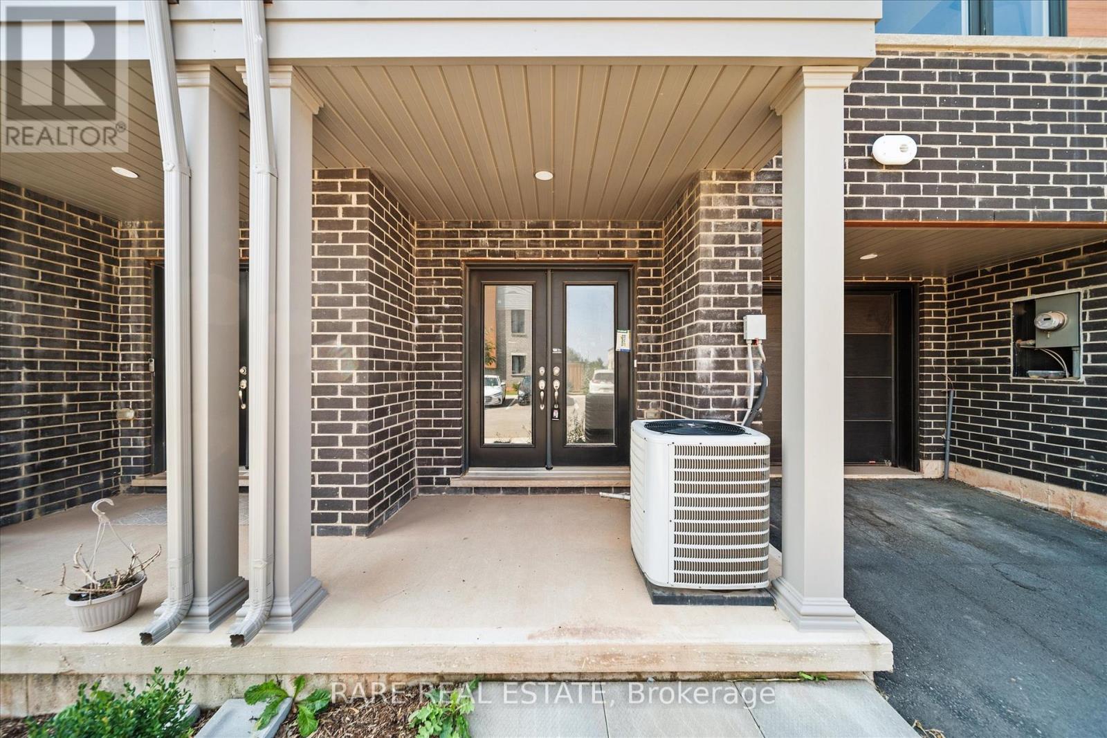Photo 3 of 112 Dryden Lane, Hamilton ON