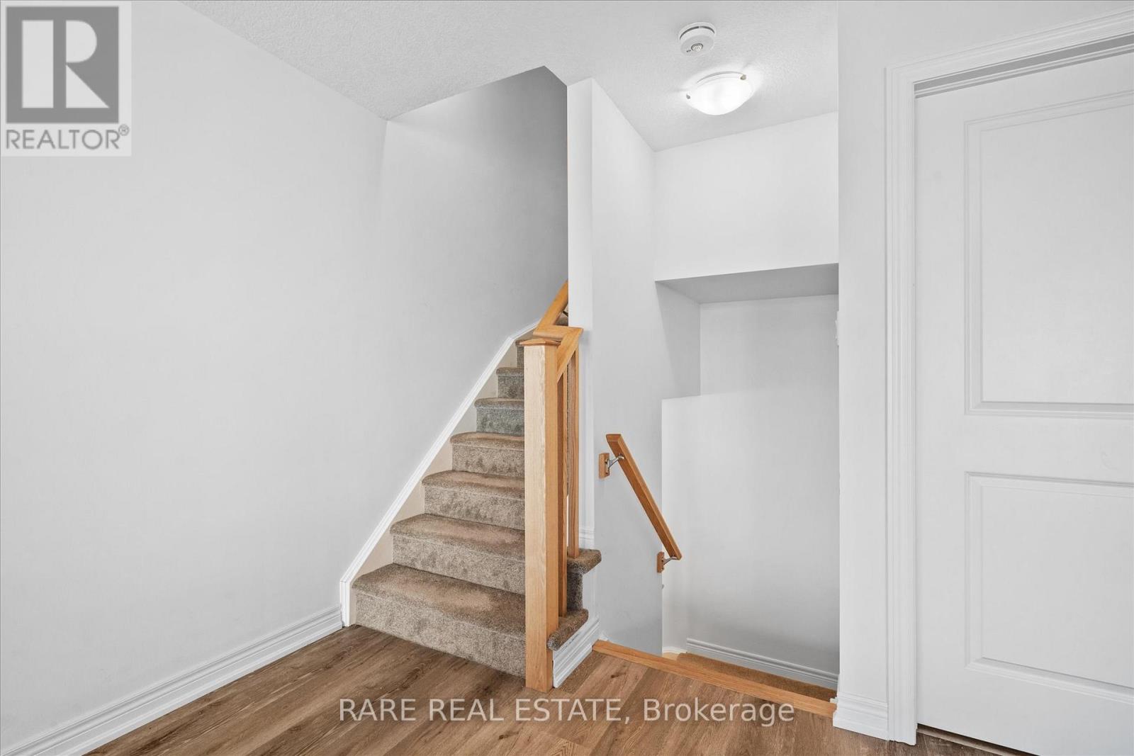 Photo 6 of 112 Dryden Lane, Hamilton ON